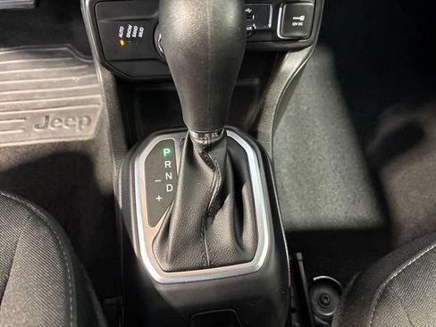 Used 2023 Jeep Renegade Latitude AWD/4WD image 12