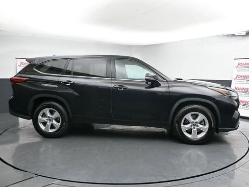 Used 2021 Toyota Highlander L image 9