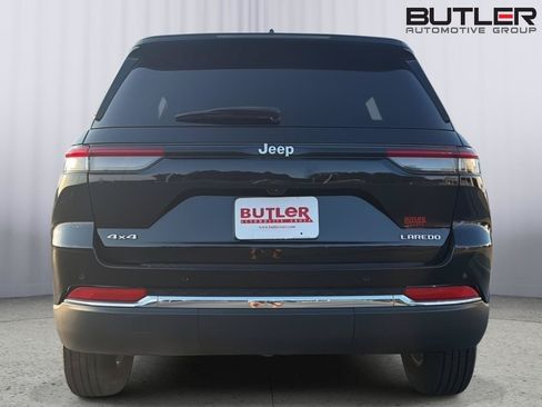 Used 2024 Jeep Grand Cherokee Laredo AWD/4WD image 5