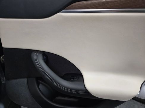 Used 2022 Tesla Model S image 8