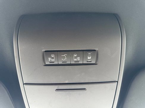 Used 2019 Dodge Grand Caravan SXT FWD image 16