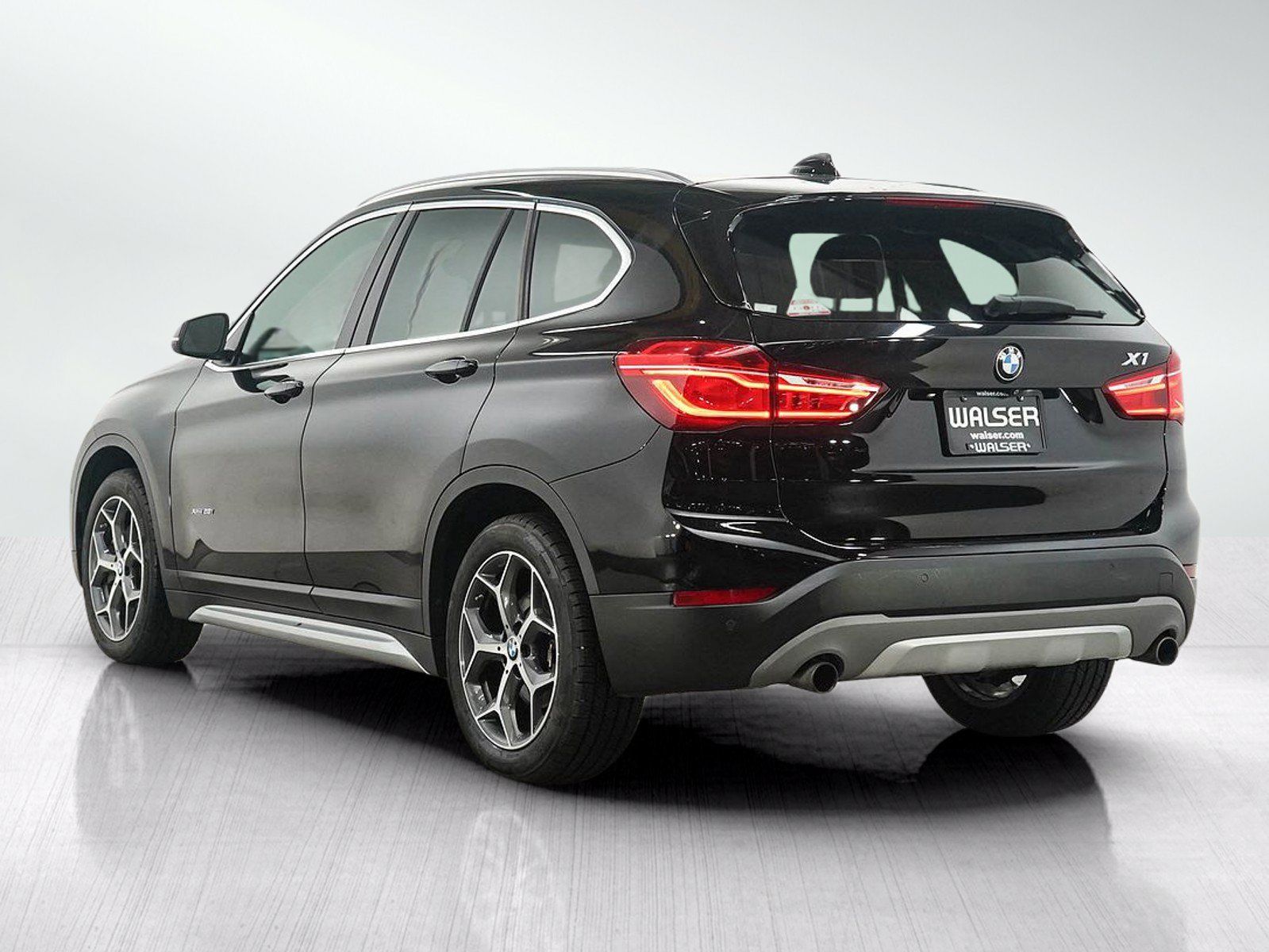 Used 2017 BMW X1 xDrive28i AWD/4WD image 3