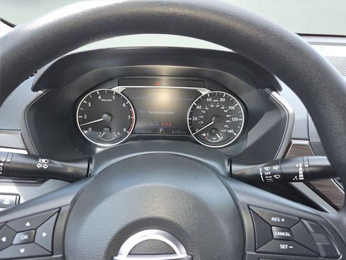 Used 2025 Nissan Altima 2.5 SV FWD image 13