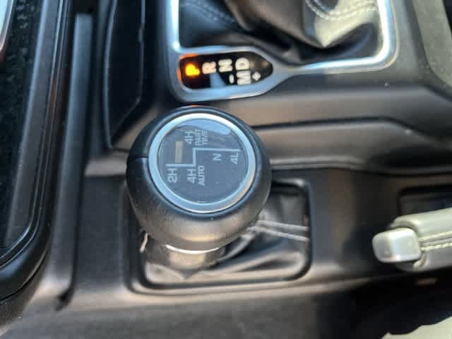 Used 2023 Jeep Wrangler Unlimited Sahara AWD/4WD image 36