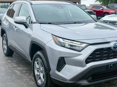 Used 2022 Toyota RAV4 XLE w/ Convenience Package AWD/4WD image 3