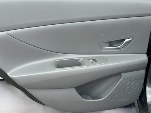 Used 2024 Hyundai Elantra SEL FWD image 24