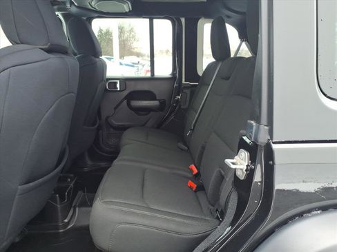 Used 2018 Jeep Wrangler Unlimited Sport S image 9