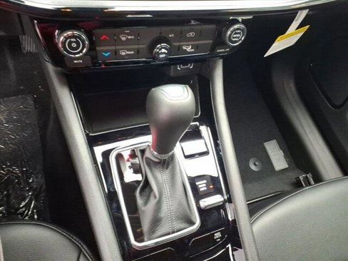 New 2026 Jeep Compass Latitude image 24