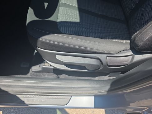 Used 2023 Kia Sorento LX FWD image 14