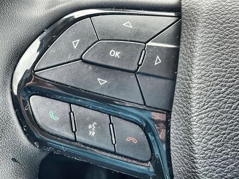 Used 2023 Jeep Cherokee Altitude Lux image 26