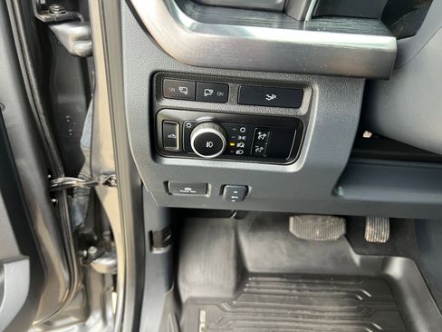 Used 2023 Ford F250 Lariat w/ Lariat Ultimate Package AWD/4WD image 24