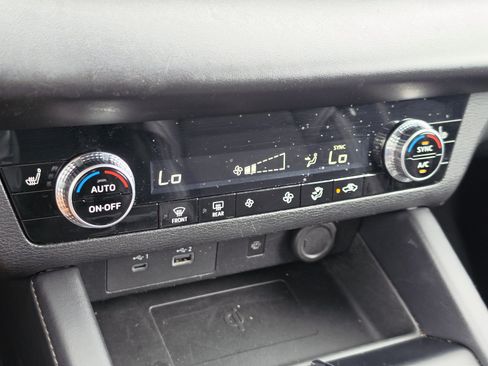 Used 2024 Mitsubishi Outlander SE FWD image 25