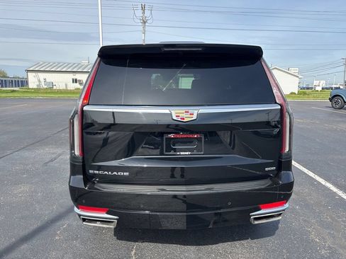 Used 2023 Cadillac Escalade Premium Luxury AWD/4WD image 4