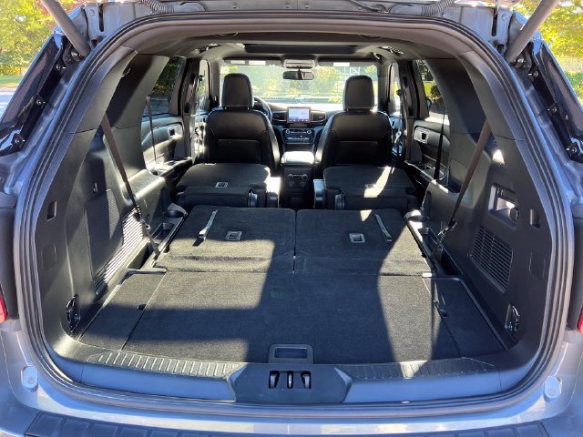 Used 2023 Ford Explorer ST-Line w/ Class IV Trailer Tow Package AWD/4WD image 30