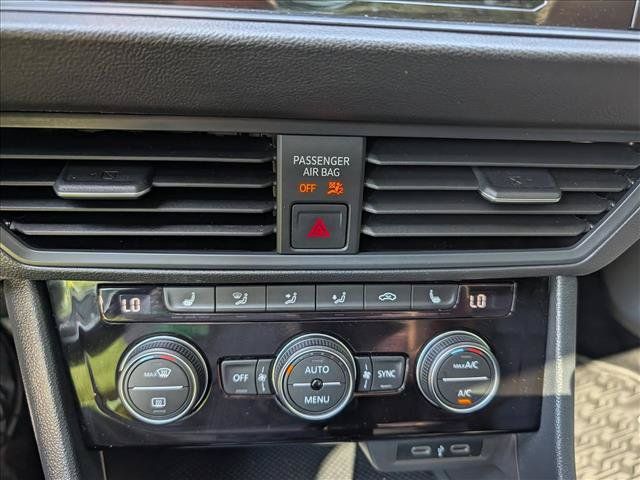 Certified 2023 Volkswagen Jetta SE w/ Panoramic Sunroof Package FWD image 32