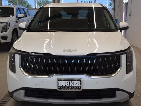 Used 2026 Kia Carnival FWD image 3