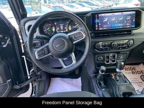 Used 2024 Jeep Wrangler Unlimited Sahara AWD/4WD image 8