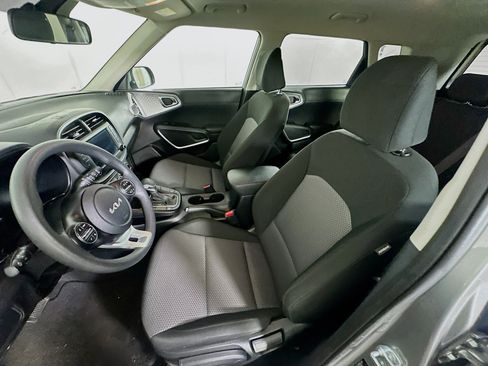 Used 2025 Kia Soul LX w/ LX Technology Package image 13