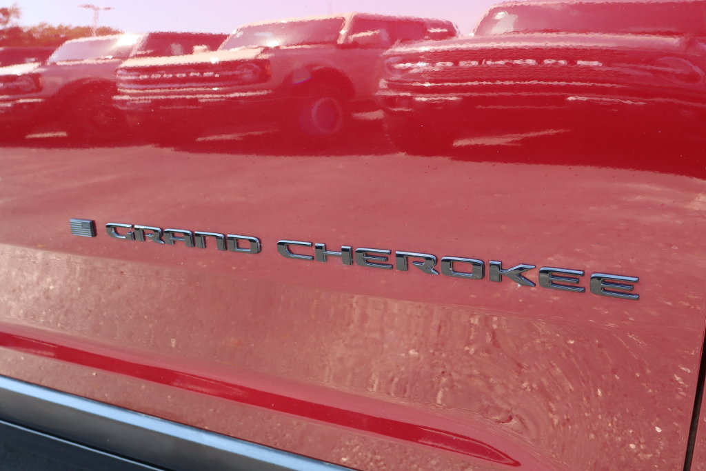 Used 2024 Jeep Grand Cherokee L Altitude AWD/4WD image 23