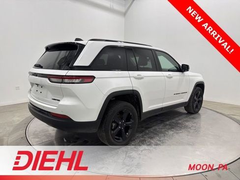 Used 2023 Jeep Grand Cherokee Limited w/ Black Appearance Package image 7