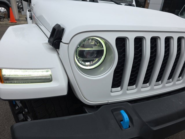 Used 2022 Jeep Wrangler Unlimited Sahara w/ Cold Weather Group AWD/4WD image 25