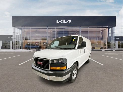 Used 2024 GMC Savana 2500 w/ Driver Convenience Package image 4