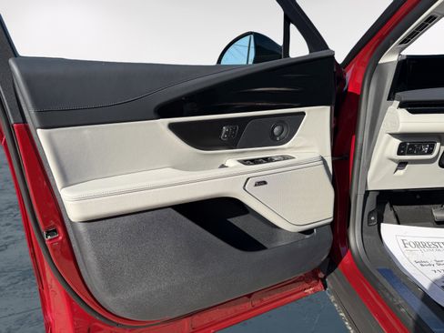 New 2026 Lincoln Nautilus Reserve AWD/4WD image 12