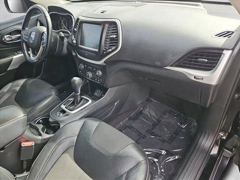 Used 2018 Jeep Cherokee Latitude Plus image 23