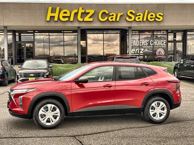 Used 2026 Chevrolet Trax LS FWD image 1