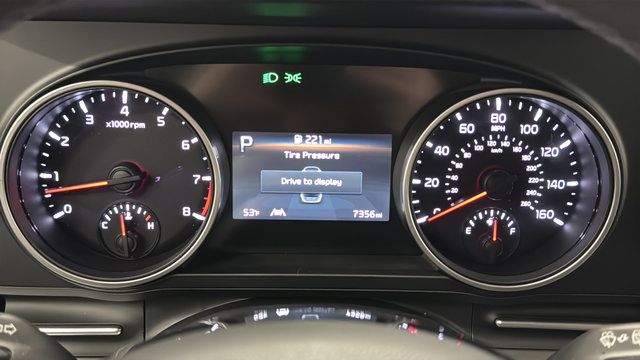 Used 2024 Kia Carnival LX FWD image 16