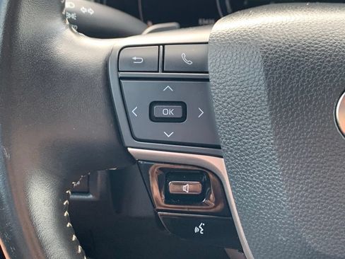 Used 2025 Toyota Camry SE FWD image 12