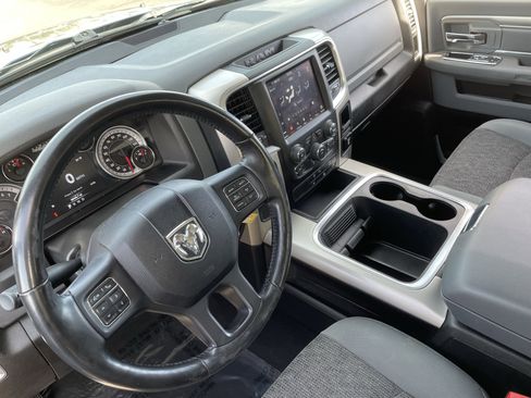 Certified 2020 RAM 1500 Classic SLT w/ Luxury Group image 17