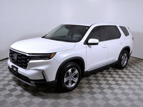 Used 2025 Honda Pilot EX-L image 3