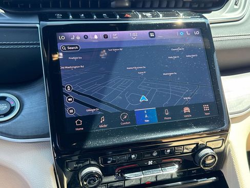 Used 2023 Jeep Grand Cherokee L Limited w/ Luxury Tech Group II image 8