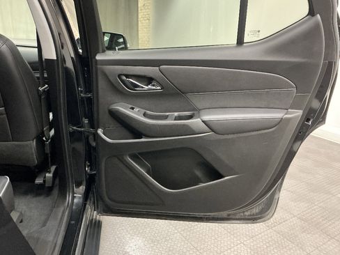 Used 2021 Chevrolet Traverse High Country image 11