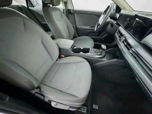 Used 2025 Kia K4 LXS image 31