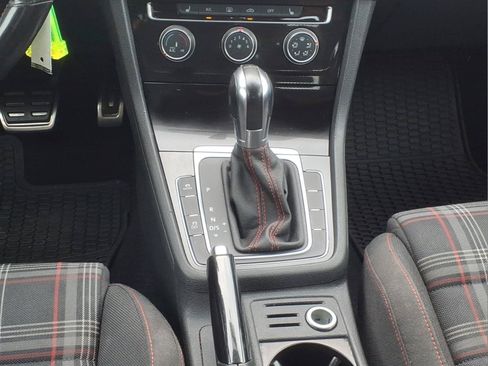 Used 2017 Volkswagen Golf 4-Door FWD image 16