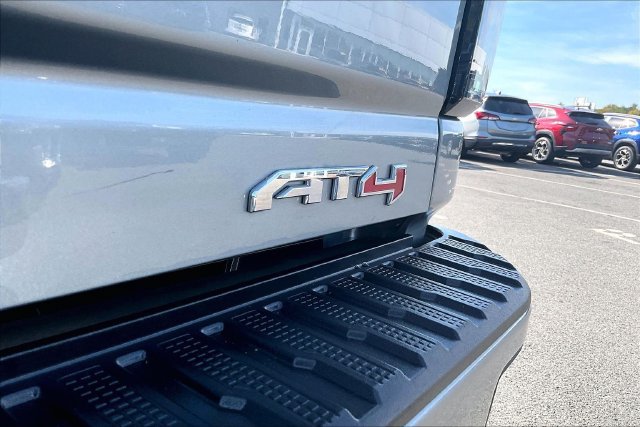 Used 2024 GMC Sierra 2500 AT4 w/ AT4 Premium Plus Package AWD/4WD image 32