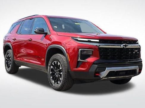 Used 2024 Chevrolet Traverse Z71 image 1