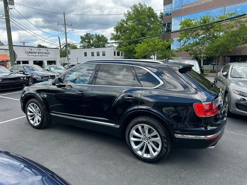 Used 2017 Bentley Bentayga AWD/4WD image 3