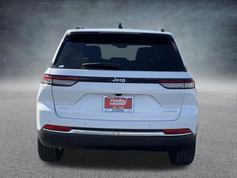 Used 2025 Jeep Grand Cherokee Laredo X w/ Luxury Tech Group I image 5