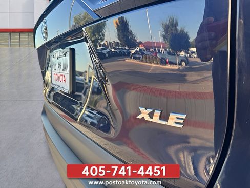 Used 2025 Toyota RAV4 XLE FWD image 40