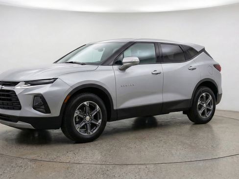 Used 2025 Chevrolet Blazer LT image 3