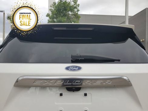 Used 2020 Ford Explorer Platinum w/ Premium Technology Package image 14