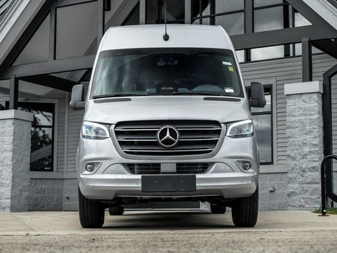 Used 2025 Mercedes-Benz Sprinter 2500 image 5