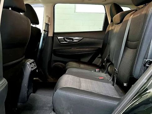 Used 2019 Nissan Rogue SV image 14