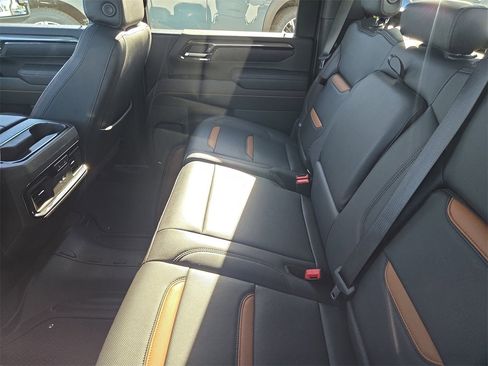 Used 2025 GMC Sierra 2500 AT4 w/ AT4 Premium Plus Package image 10