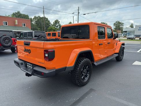 New 2025 Jeep Gladiator Sport image 3
