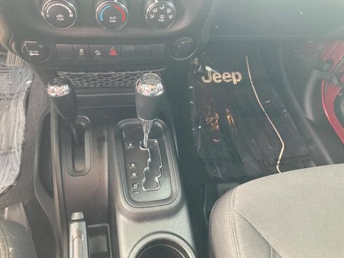 Used 2013 Jeep Wrangler Unlimited Sport w/ Connectivity Group image 17