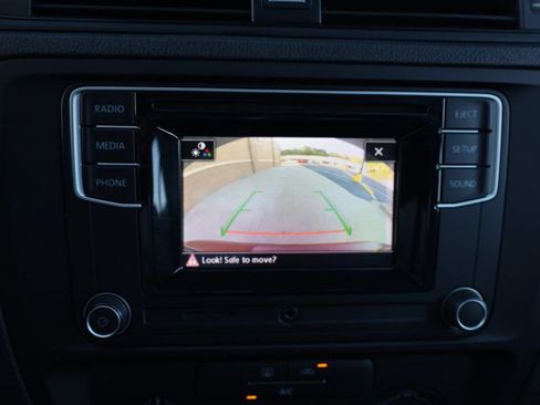 Used 2017 Volkswagen Jetta S image 37